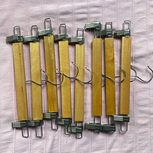 8 wood clips hangers